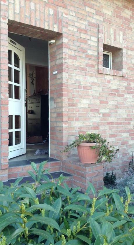 Ferienwohnung Mit Garten In Koeln Zewnętrze zdjęcie